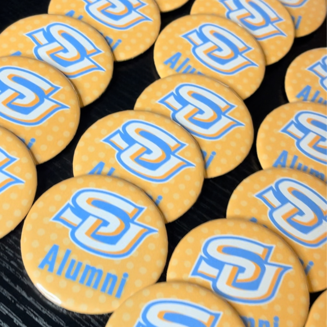 Button: SU Alumni Gold